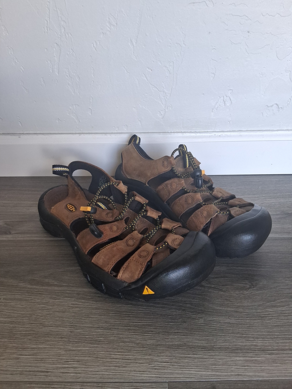 KEEN Newport H2 Waterproof Leather Sport Hiking Sandals Men's US 9 Brown Outdoor